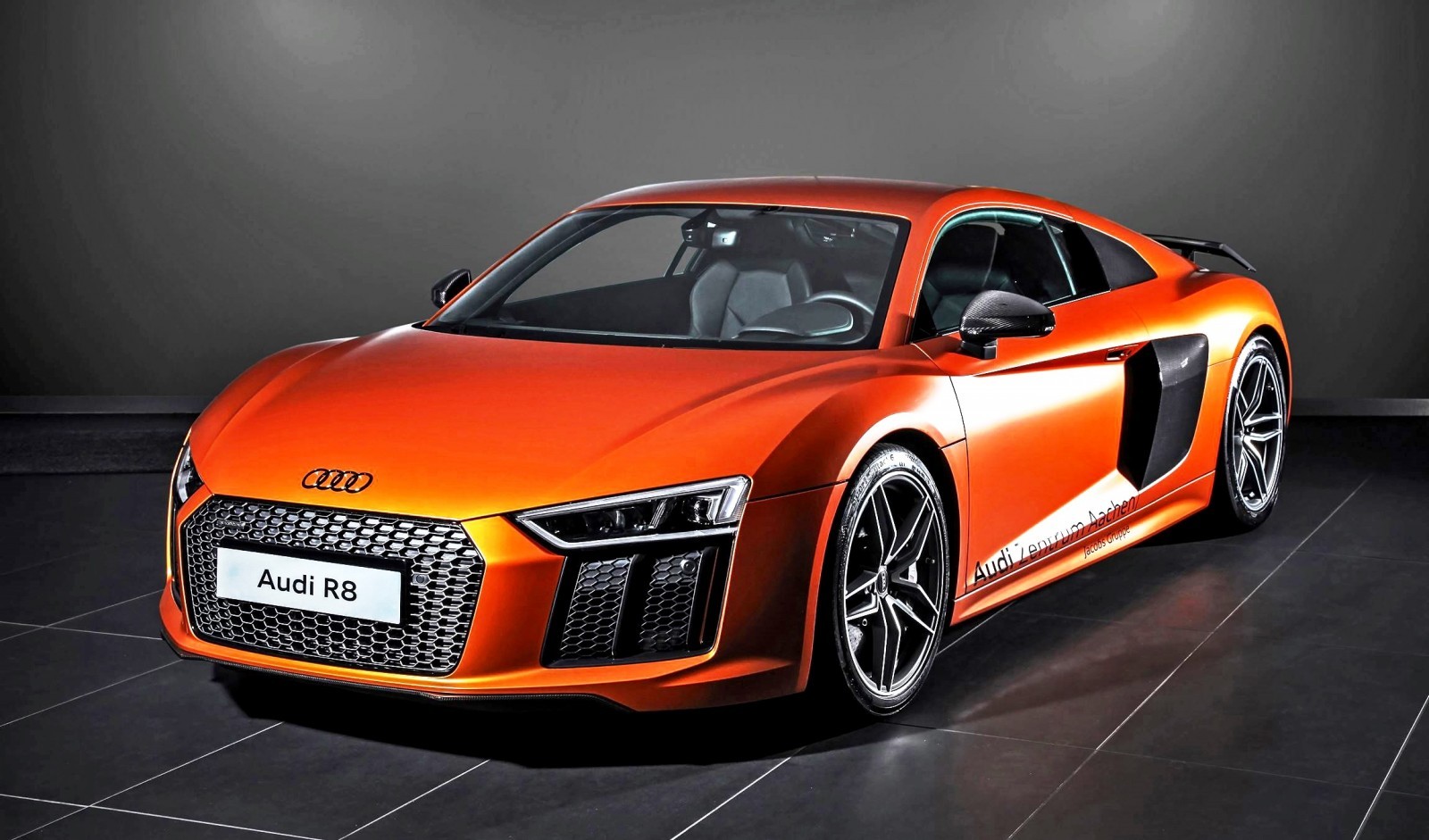 A Luxury Supercar Defined: The 2016 Audi R8 V10