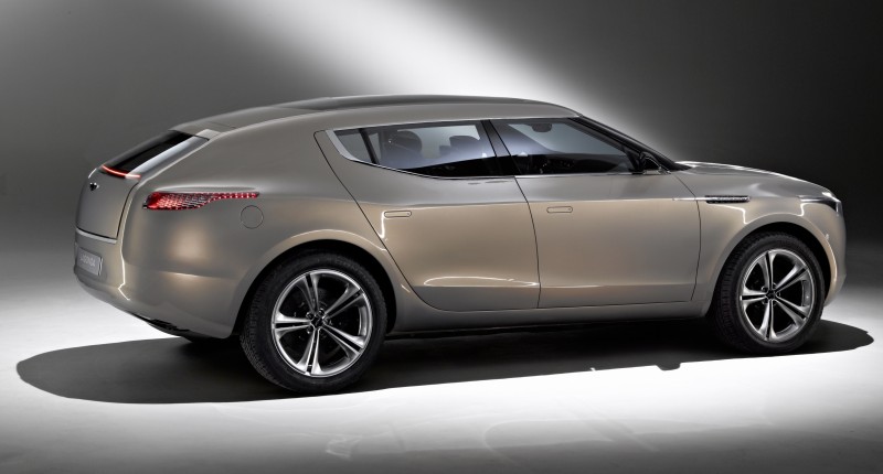 2010_Aston_Martin_Lagonda_003_146443