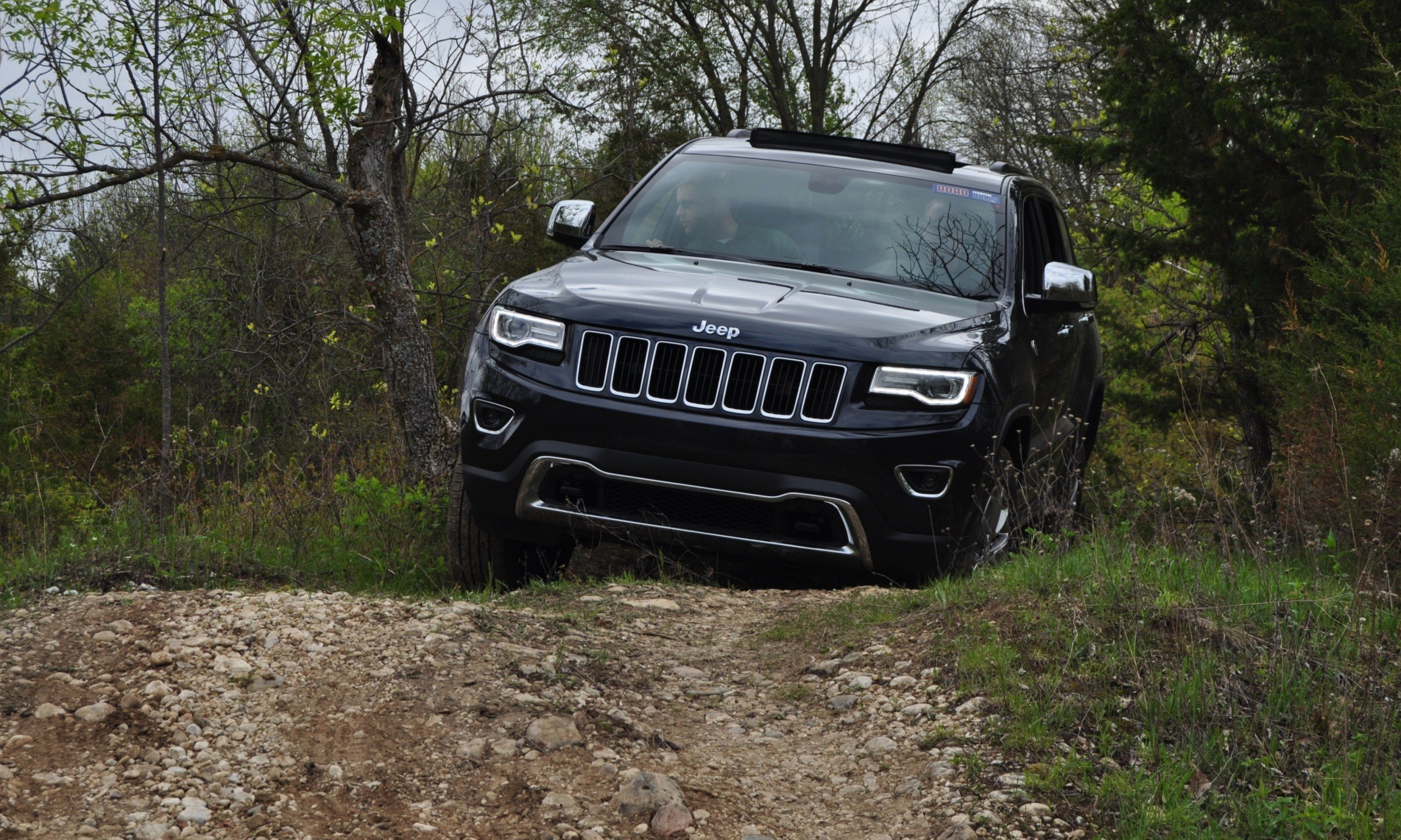 2014-Jeep-Grand-Cherokee-Shows-Its-Trail-Rated-Skills-Off-Road-40.jpg