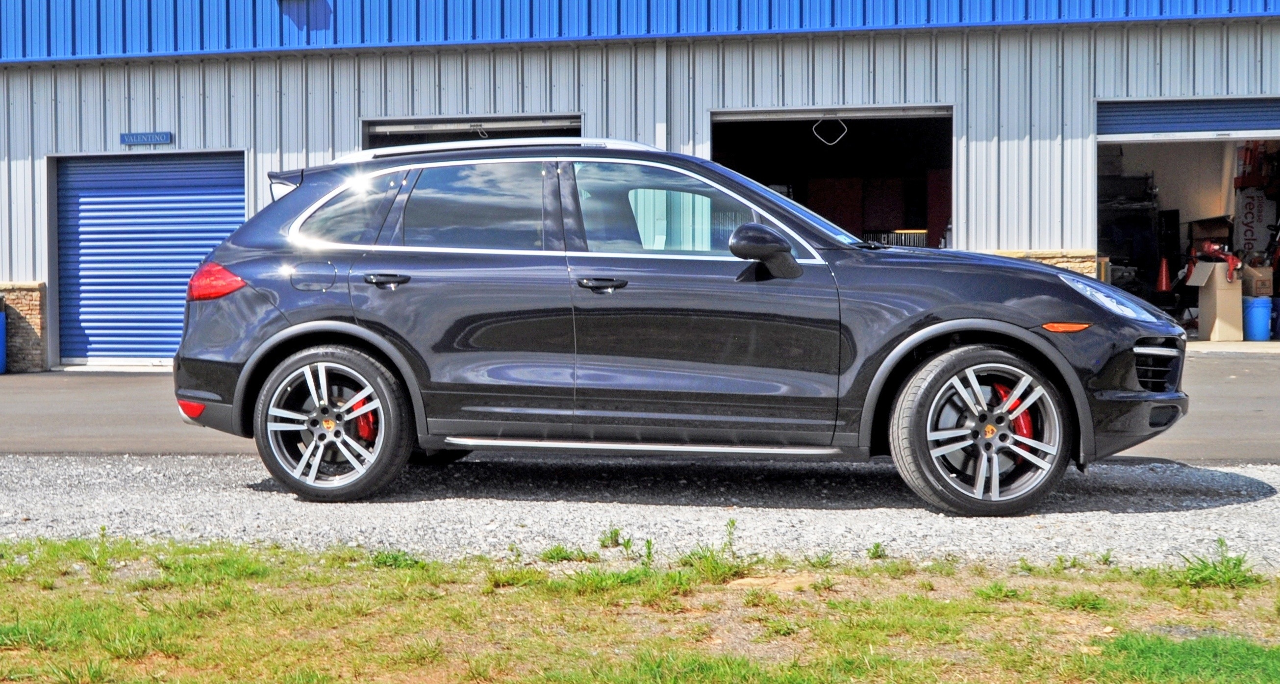 2014 Porsche Cayenne Turbo is Track Star With A Trailer 