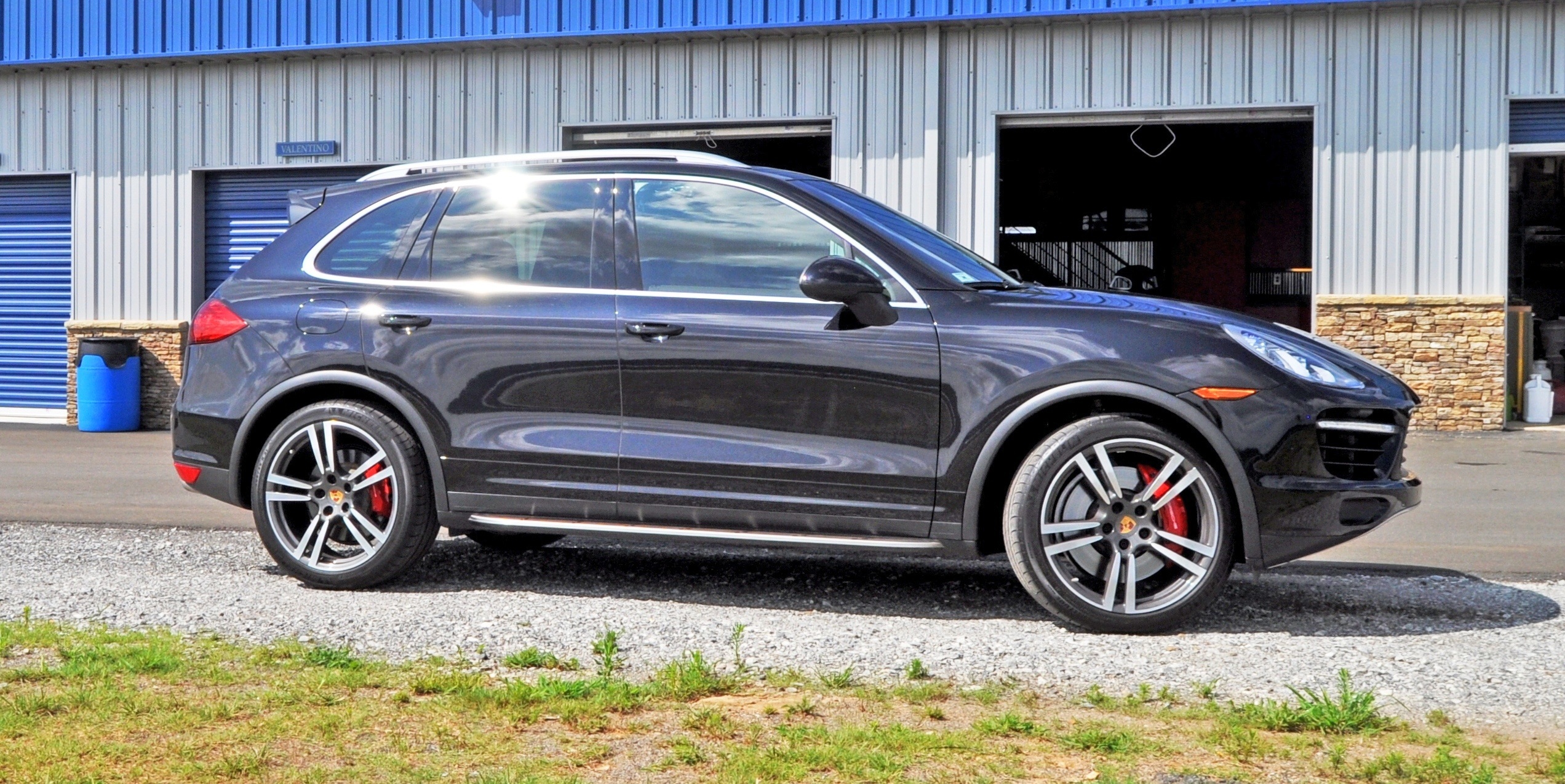 2014 Porsche Cayenne Turbo is Track Star With A Trailer 