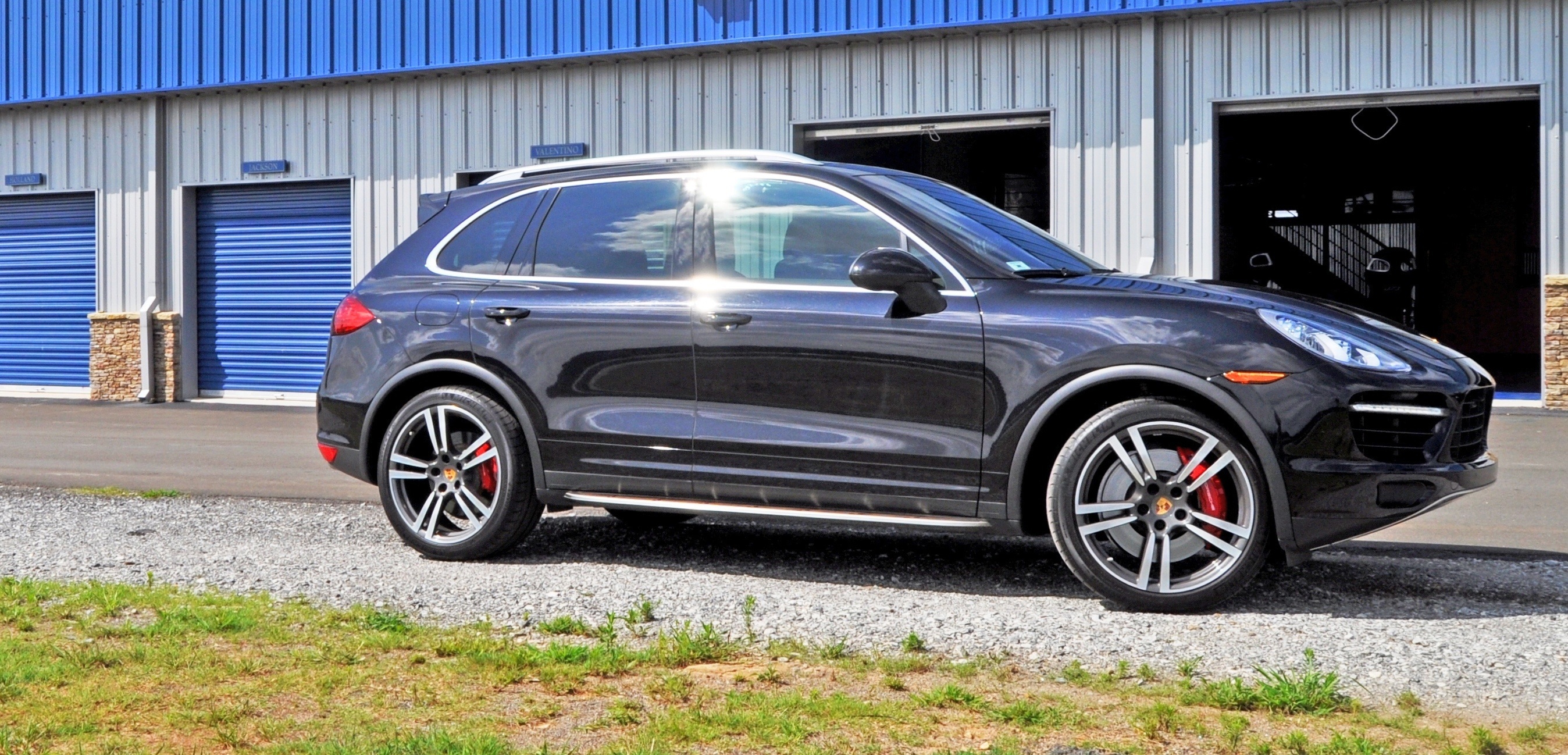 2014 Porsche Cayenne Turbo is Track Star With A Trailer 