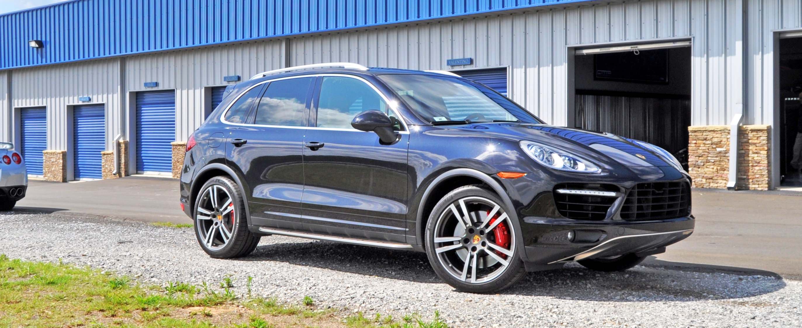 2014 Porsche Cayenne Turbo is Track Star With A Trailer 