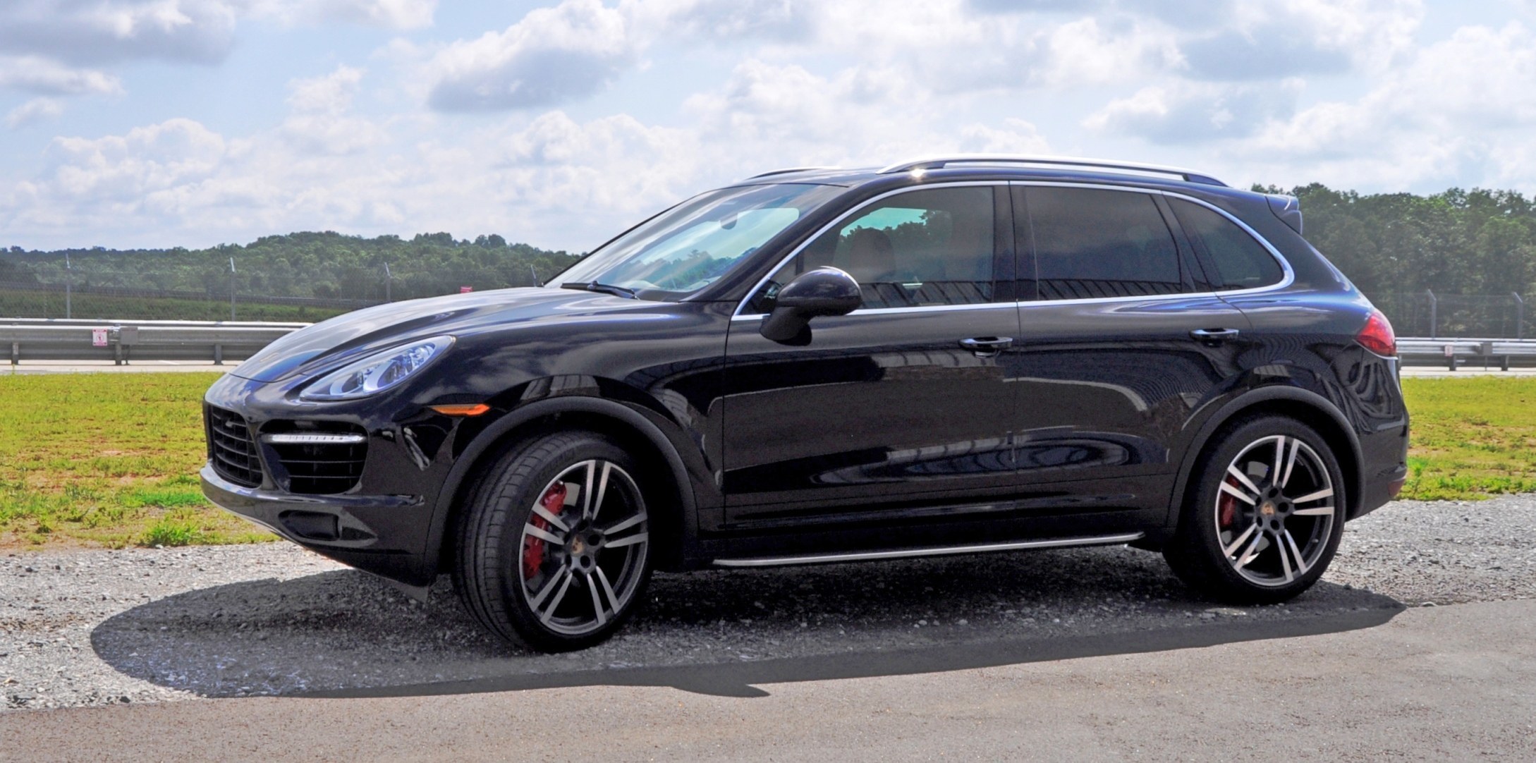 2014 Porsche Cayenne Turbo is Track Star With A Trailer 