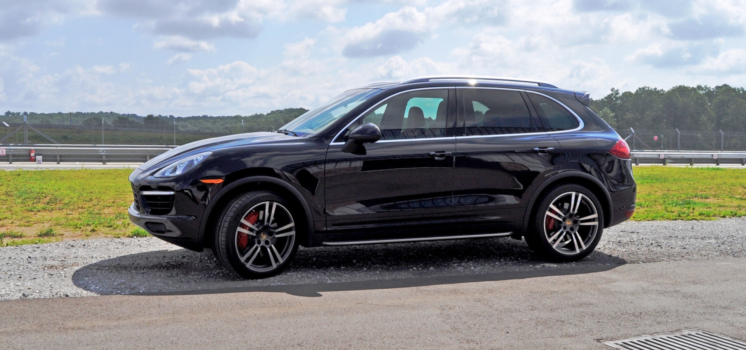 2014 Porsche Cayenne Turbo is Track Star With A Trailer 