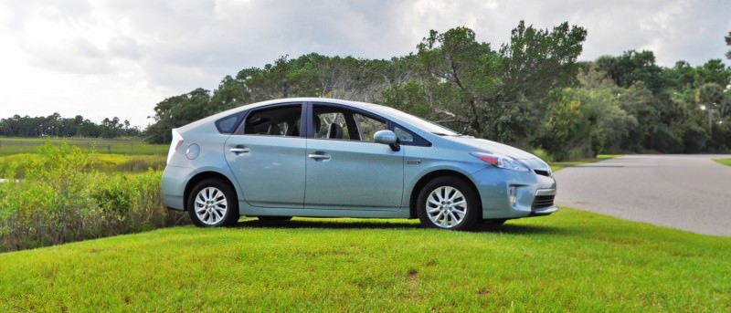 2014 Toyota Prius Plug-in Hybrid 10