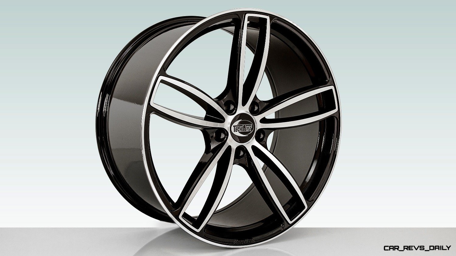 TECHART_Formula_IV_22-inch_light-alloy_wheel_bi-color