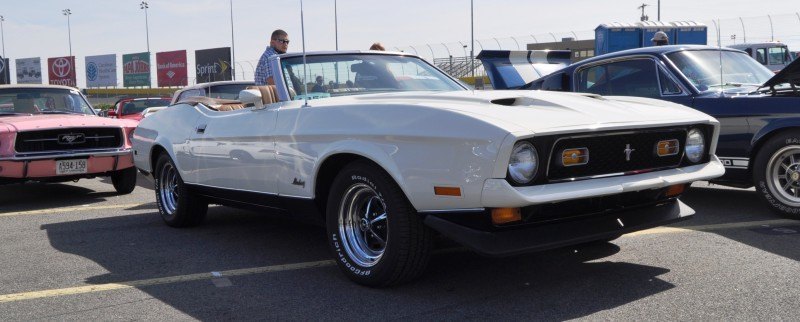 Car-Revs-Daily.com 1972 Ford Mustang Convertible 1