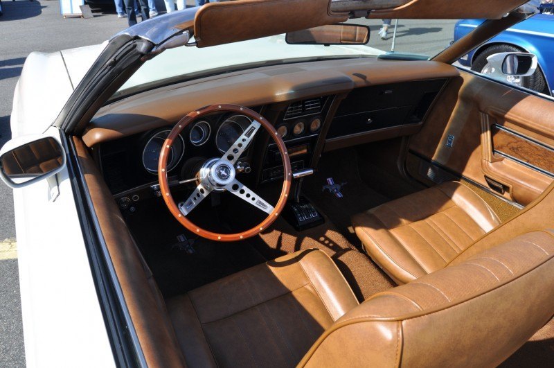 Car-Revs-Daily.com 1972 Ford Mustang Convertible 10