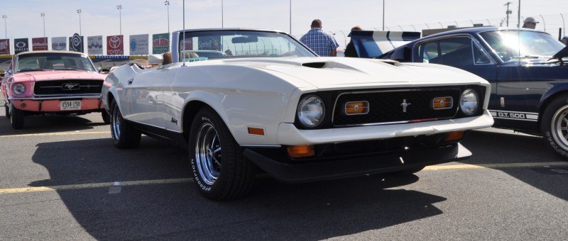 Car-Revs-Daily.com 1972 Ford Mustang Convertible 2