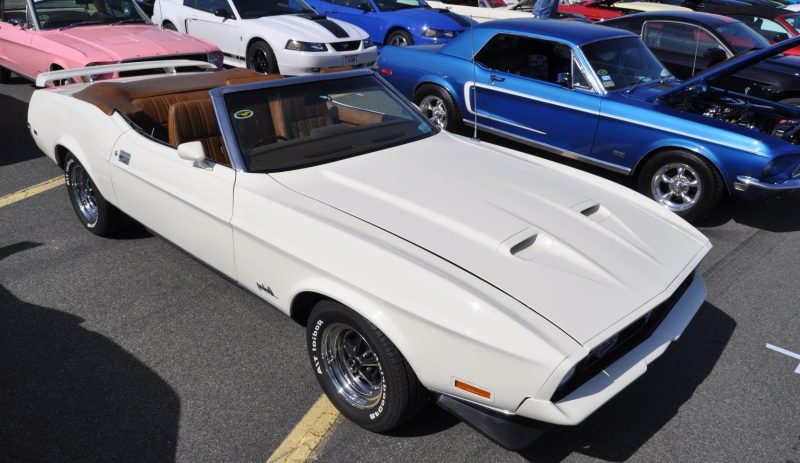 Car-Revs-Daily.com 1972 Ford Mustang Convertible 7 - Copy