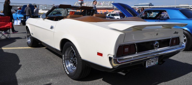 Car-Revs-Daily.com 1972 Ford Mustang Convertible 8