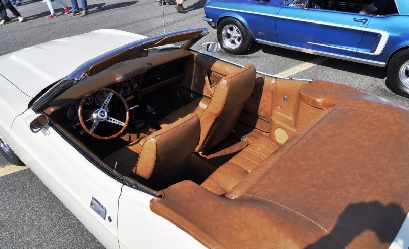Car-Revs-Daily.com 1972 Ford Mustang Convertible 9