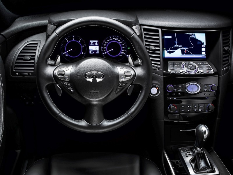 infiniti_fx_black_and_white_3