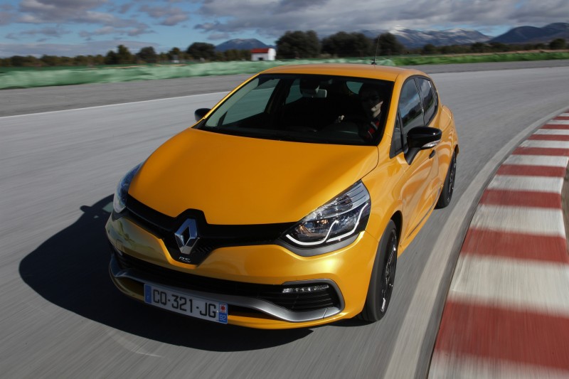 Car-Revs-Daily.com Builds a 2014 Renault Clio RS 200 EDC Lux 61