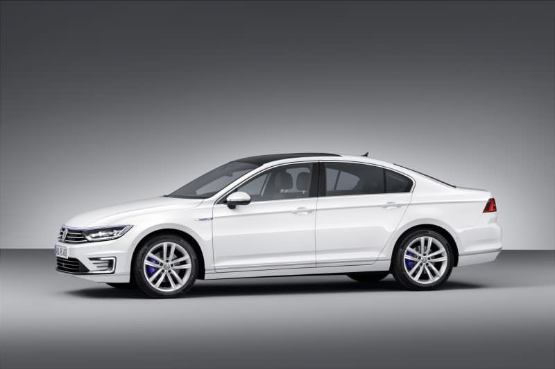 New Volkswagen Passat GTE plug-in hybrid makes Paris debut-59269