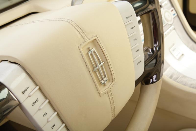 2004 Lincoln Mark X Concept 12
