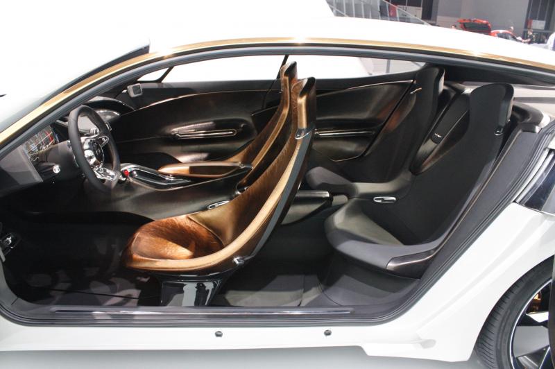 2011 Kia GT 39