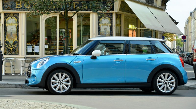 2015 MINI Cooper 5-Door in Postcard-Worthy Trip Around The City of Light 27