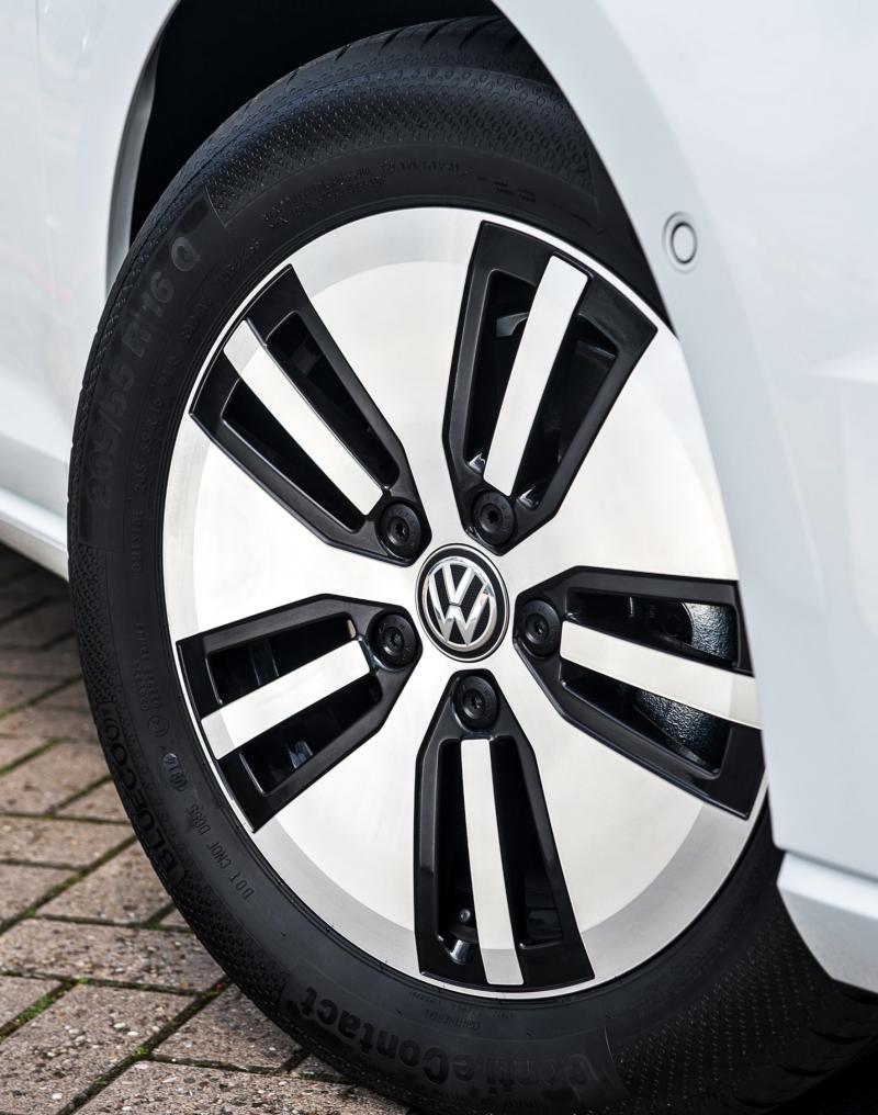 2015 Volkswagen e-Golf 17