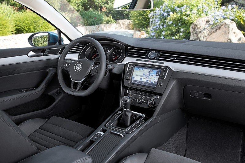 European 2015 Volkswagen Passat 36