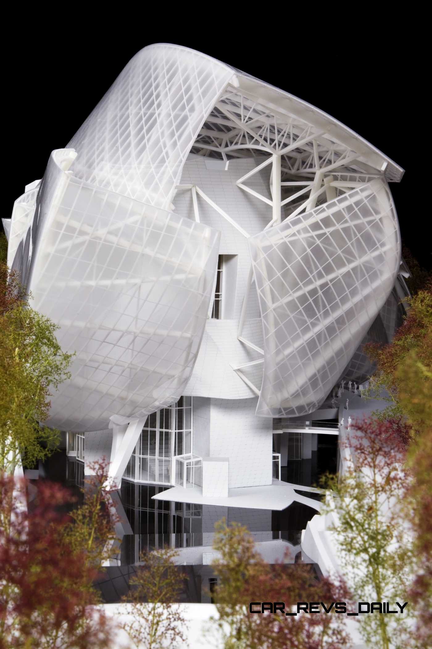 New Paris Art Museum from LVMH&#39;s Arnaud Shows Progress in Gehry Design Aesthetic