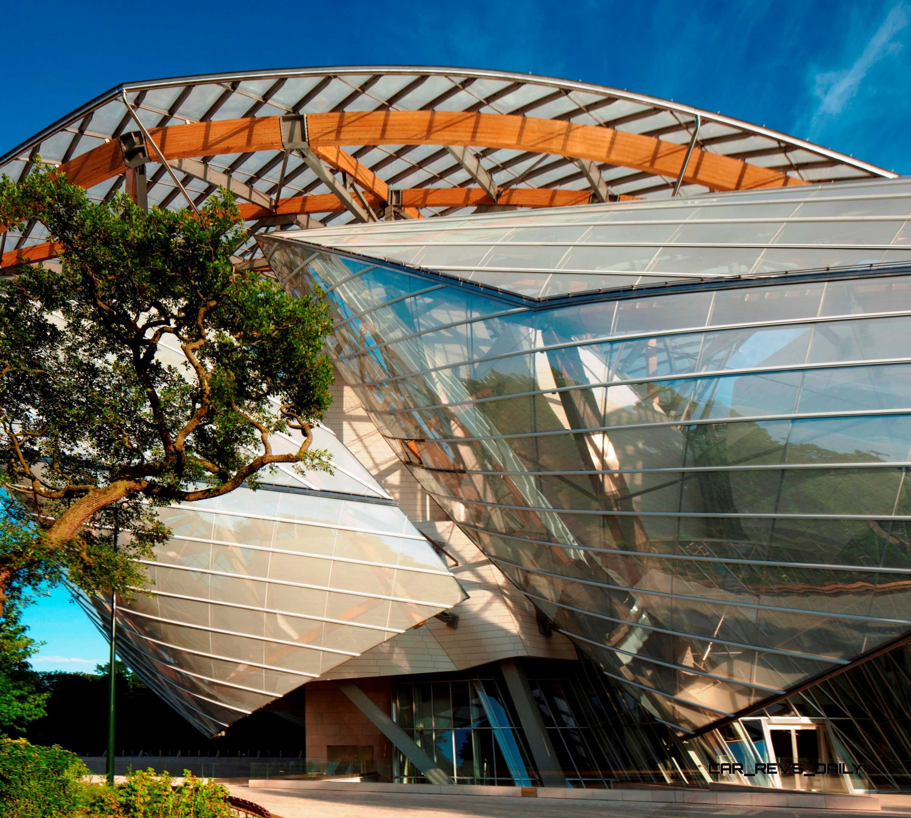 A First Look Inside Frank Gehry's New Fondation Louis Vuitton