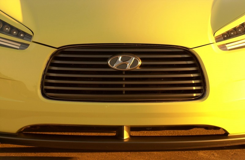 2004 Hyundai HCD-8 Sports Tourer Concept 12