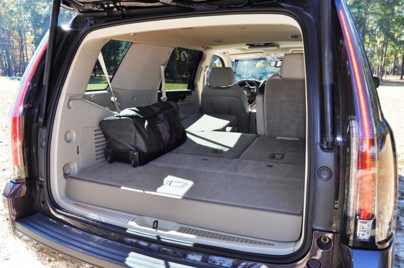 2015 Cadillac Escalade Luxury AWD 29