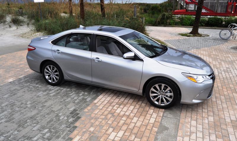 2015 Toyota Camry XLE V6 31