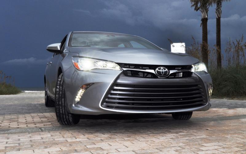 2015 Toyota Camry XLE V6 36