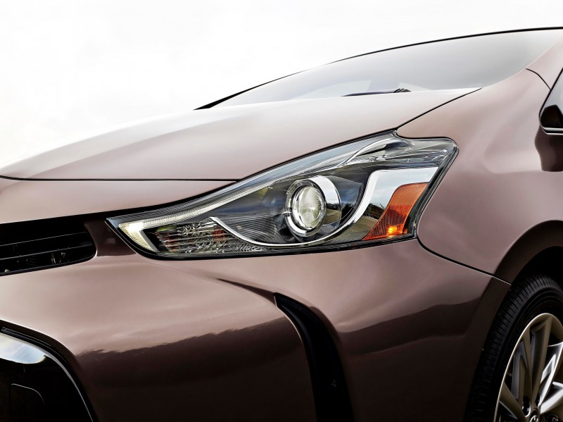 2015 Toyota Prius V 9