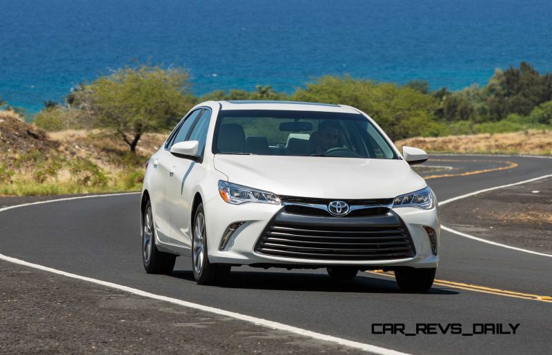 2015_Toyota_Camry_XLE_005