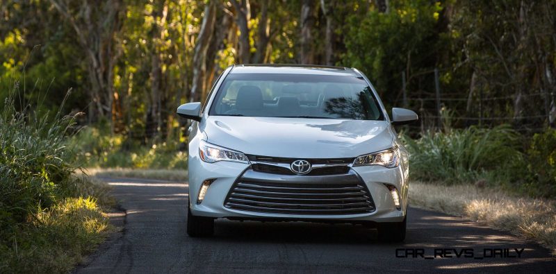 2015_Toyota_Camry_XLE_007
