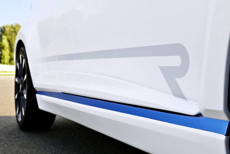 2013 Toyota Yaris Hybrid R 19