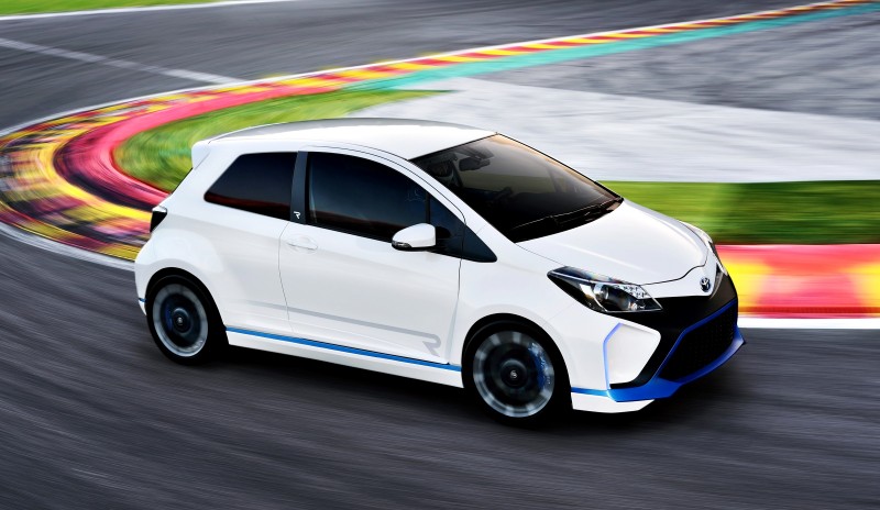 2013 Toyota Yaris Hybrid R 24