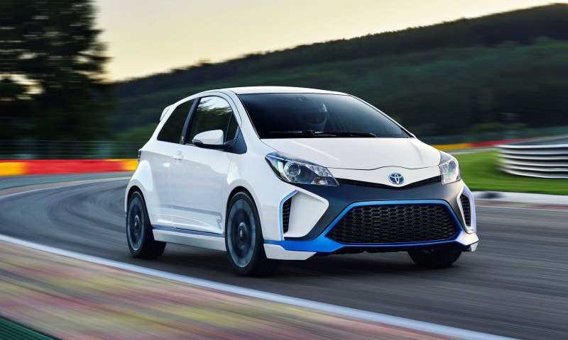 2013 Toyota Yaris Hybrid R 26