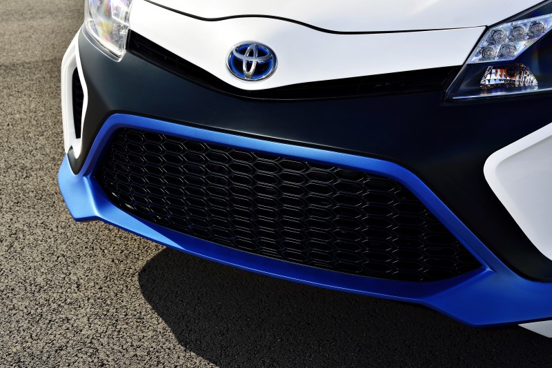 2013 Toyota Yaris Hybrid R 7
