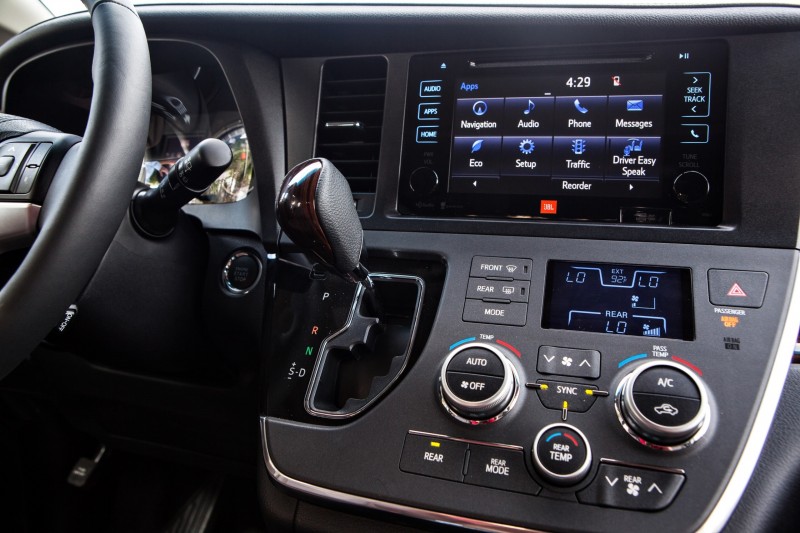 2015 Toyota Sienna XLE 3