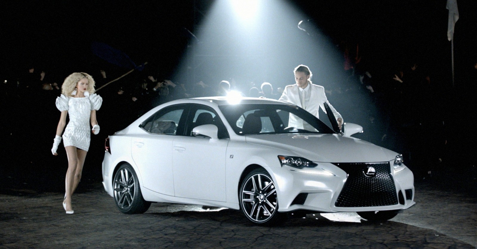2014_lexus_is_f_sport_106