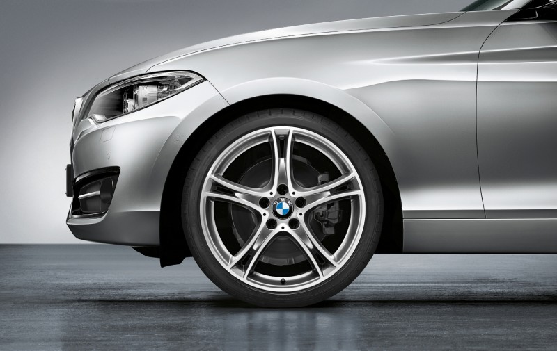 2015 BMW 228i and M235i Convertibles Make Tail-Out, Top-Down World Debut 12