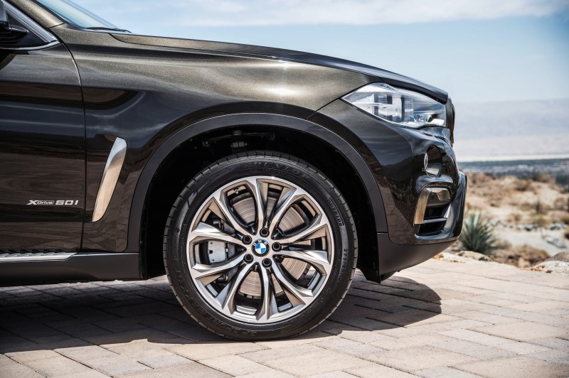 2015 BMW X6 Debuts Tech-tastic 445HP xDrive50i and New Rear-Drive sDrive35i 25