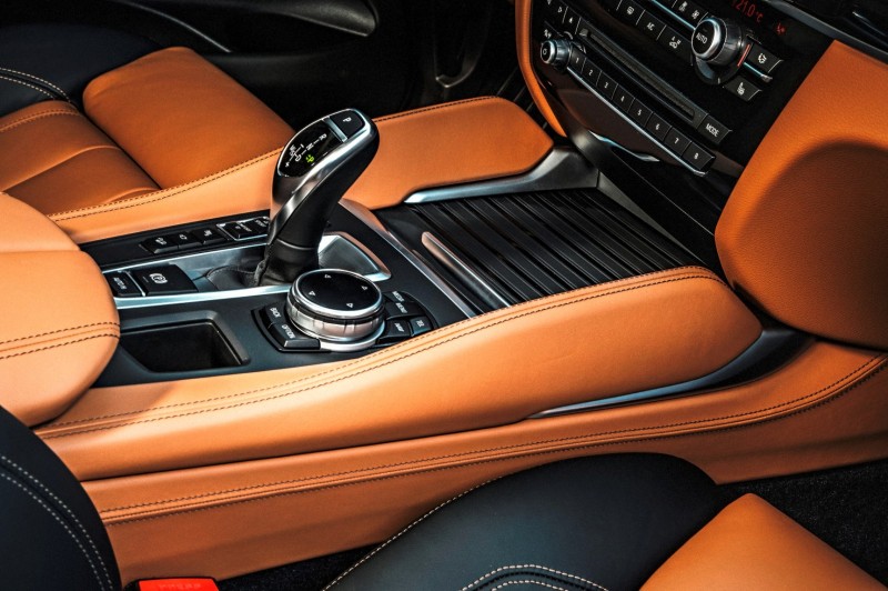 2015 BMW X6 xDrive50i INTERIOR 14