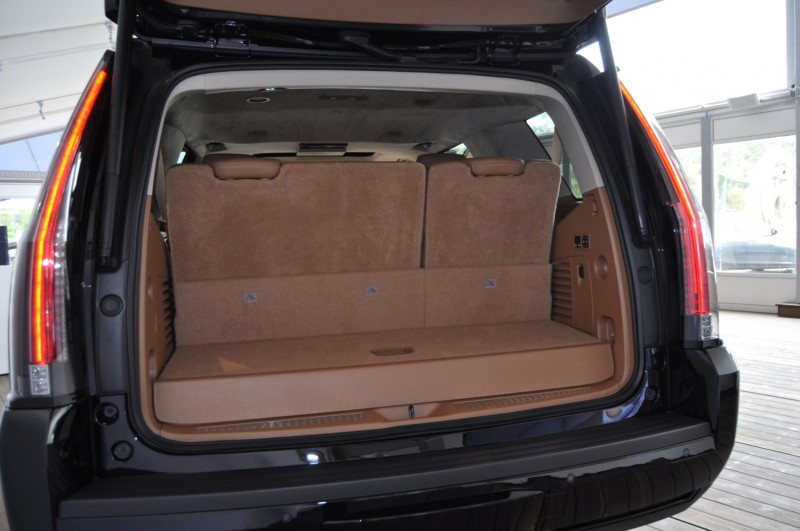 2015 Cadillac Escalade Platinum and Standard Model Unveiled for Pebble Beach 46