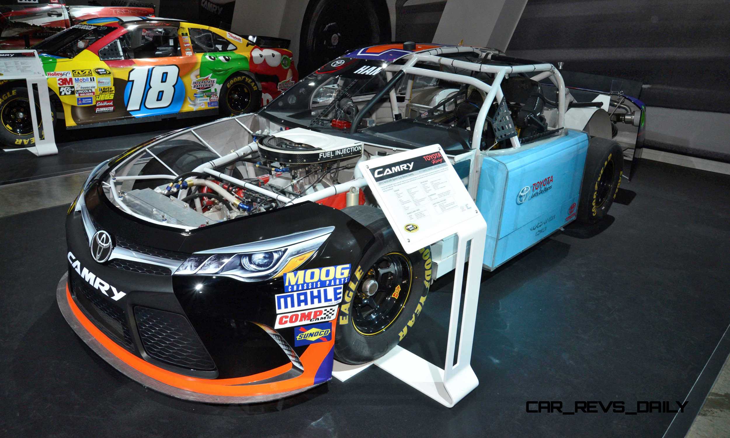 Detroit NAIAS 2015 Showfloor Gallery 76