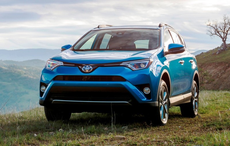2015_NYIAS_2016_Toyota_RAV4_Hybrid_001