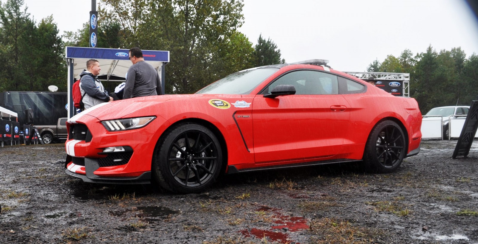 2016 SHELBY GT350 Ford Mustangs Snapped in Flesh at Petit 