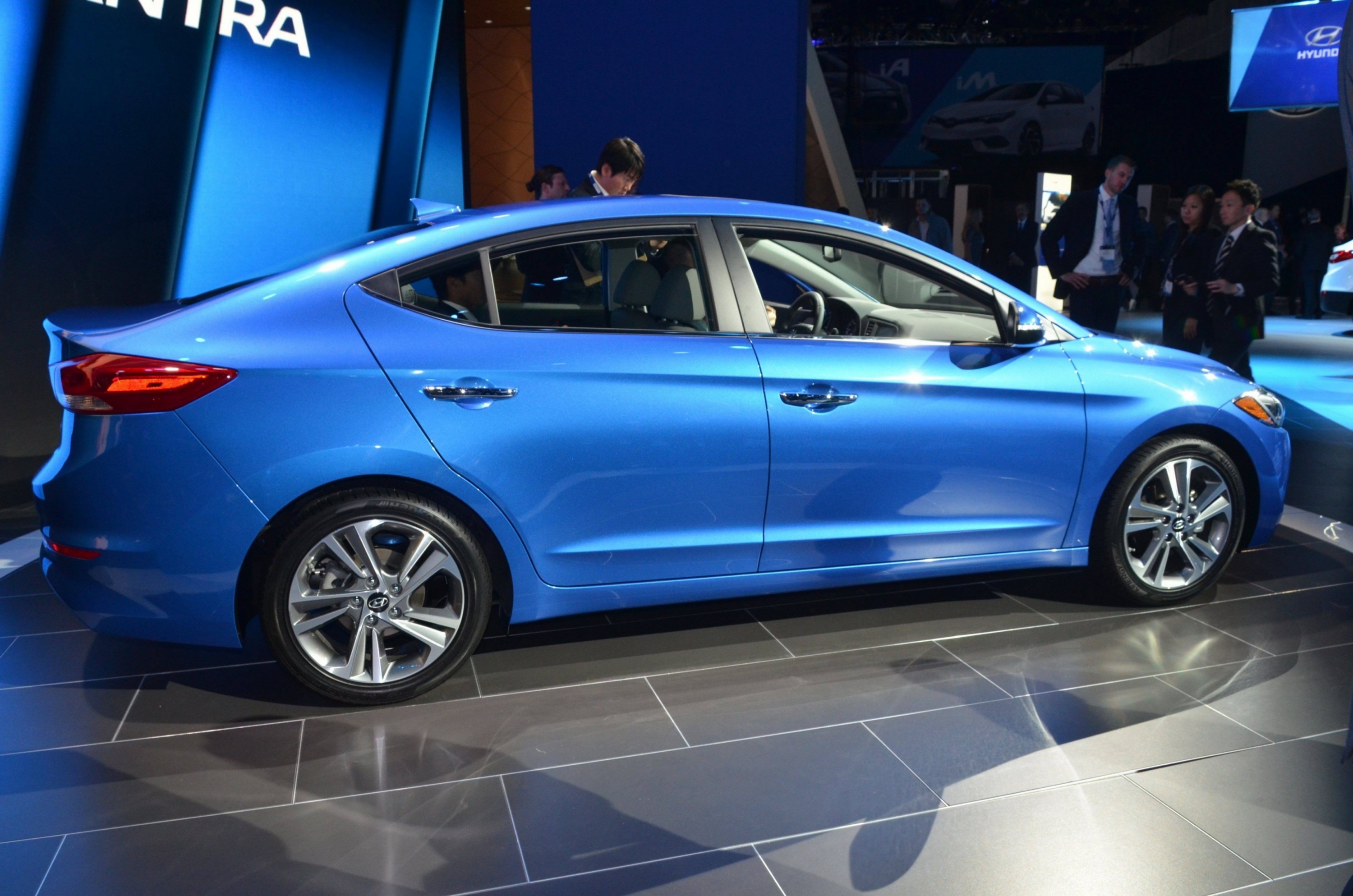 2017 Hyundai ELANTRA Sedan Debuts Impressive Redesign, Giant Cabin and