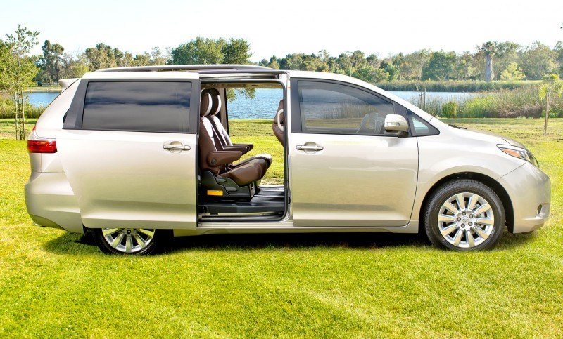 2015_Toyota_Sienna_LTD_006