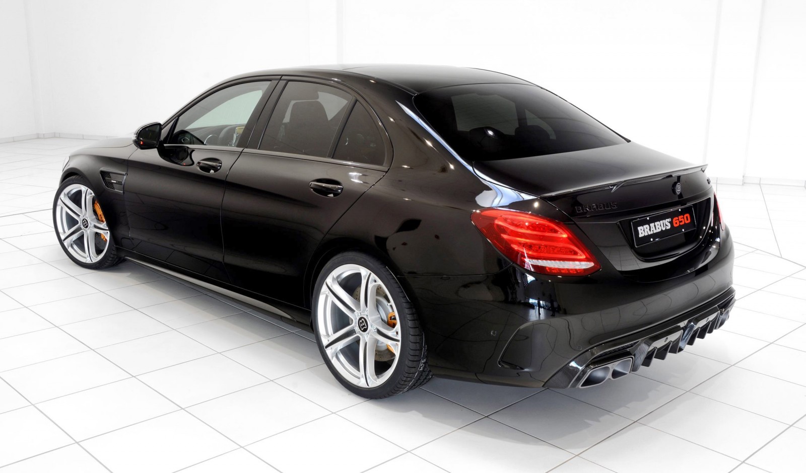 650HP, 3.7s BRABUS C63S Remote Exhaust, 200MPH vMax for Juiciest AMG 4.0TT Yet » CarRevs